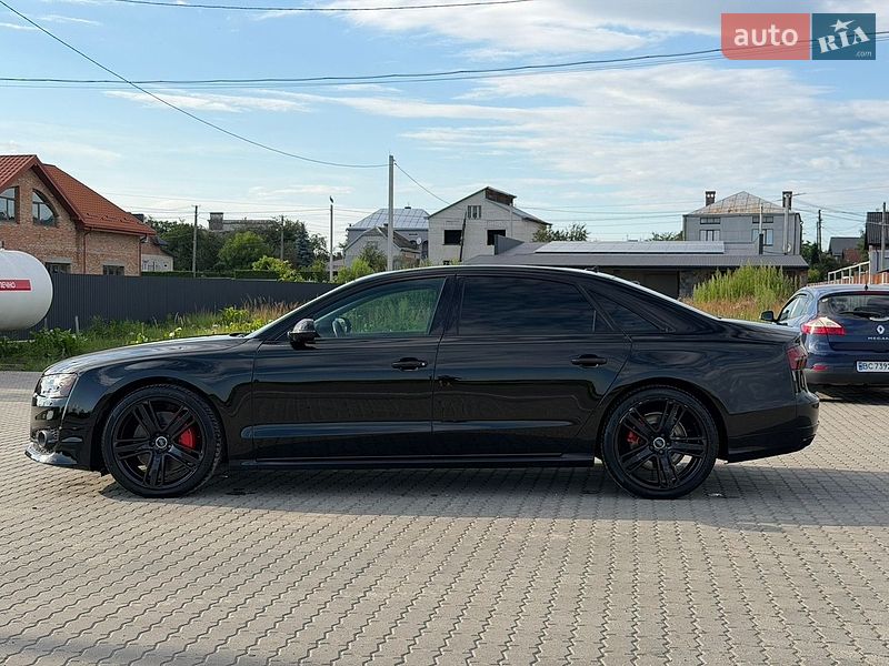 Седан Audi A8 2015 в Львове