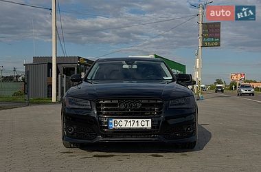 Седан Audi A8 2015 в Львове