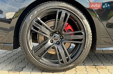 Седан Audi A8 2015 в Львове