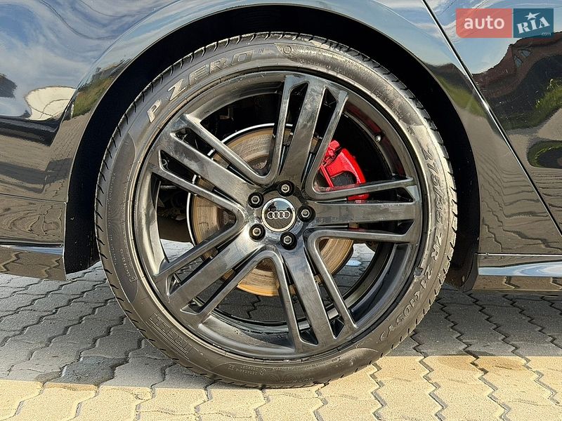 Седан Audi A8 2015 в Львове