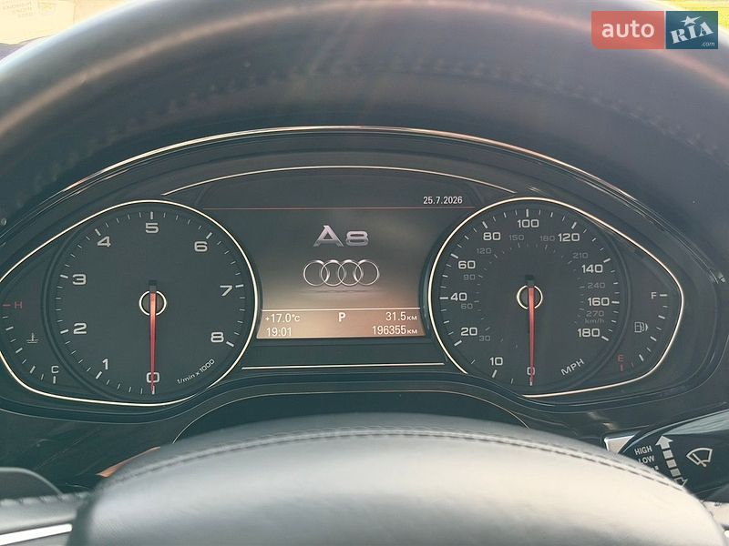 Седан Audi A8 2015 в Львове