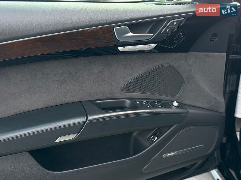 Седан Audi A8 2015 в Львове