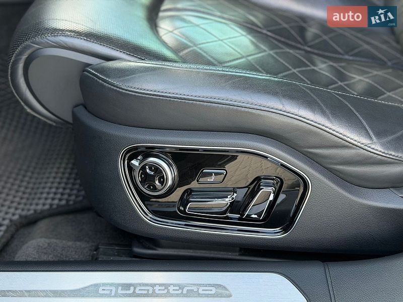 Седан Audi A8 2015 в Львове