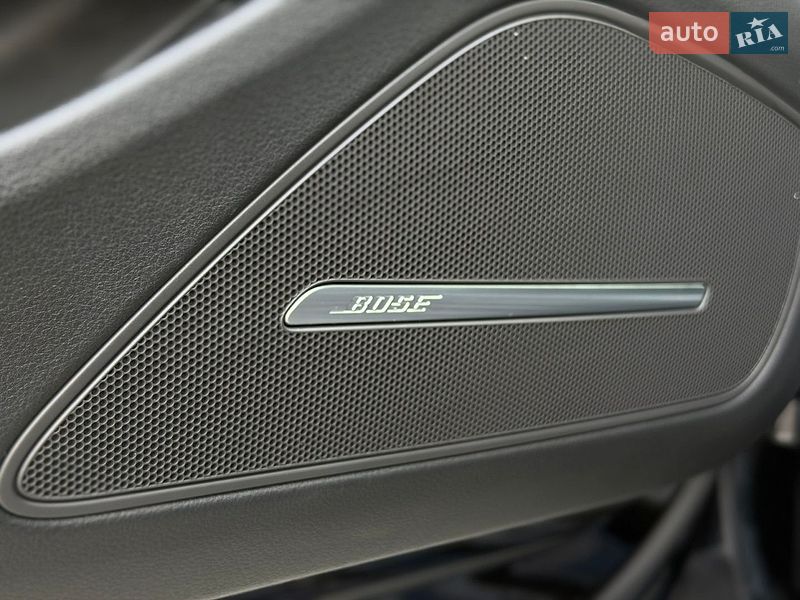Седан Audi A8 2015 в Львове