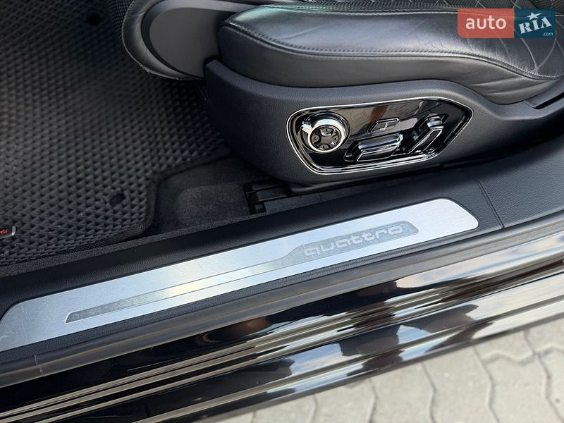 Седан Audi A8 2015 в Львове