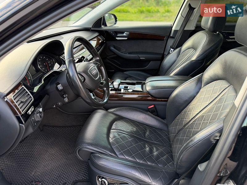 Седан Audi A8 2015 в Львове