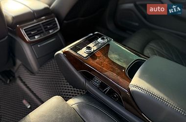 Седан Audi A8 2015 в Львове