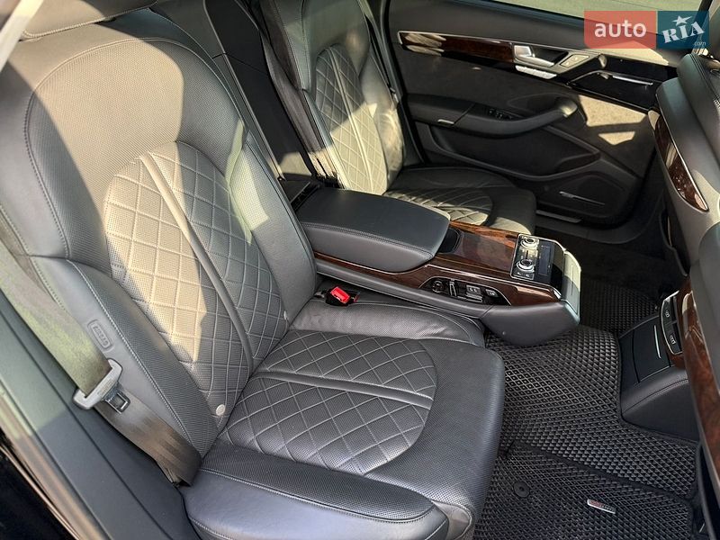 Седан Audi A8 2015 в Львове