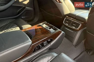 Седан Audi A8 2015 в Львове