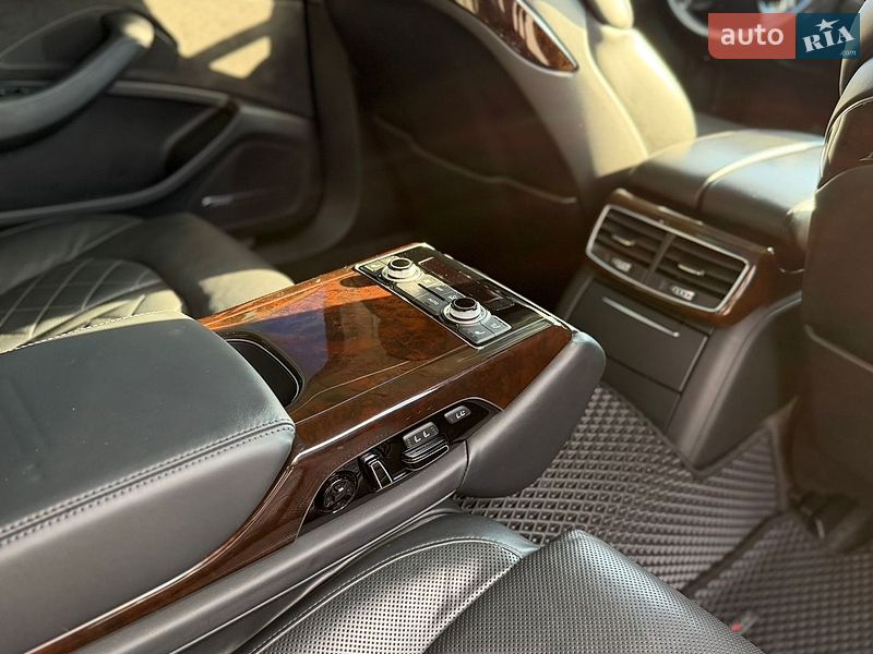 Седан Audi A8 2015 в Львове