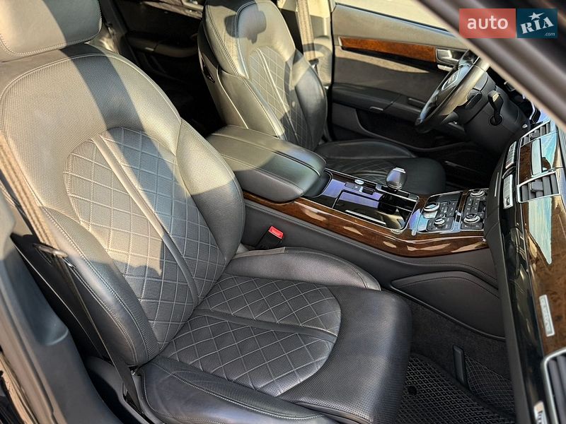 Седан Audi A8 2015 в Львове