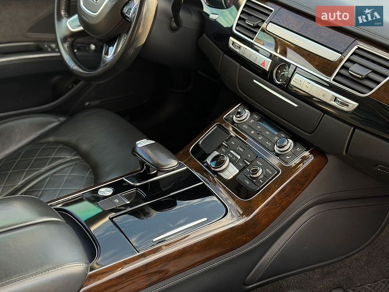 Седан Audi A8 2015 в Львове