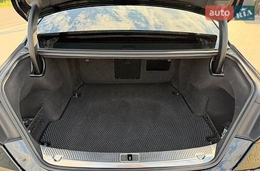 Седан Audi A8 2015 в Львове