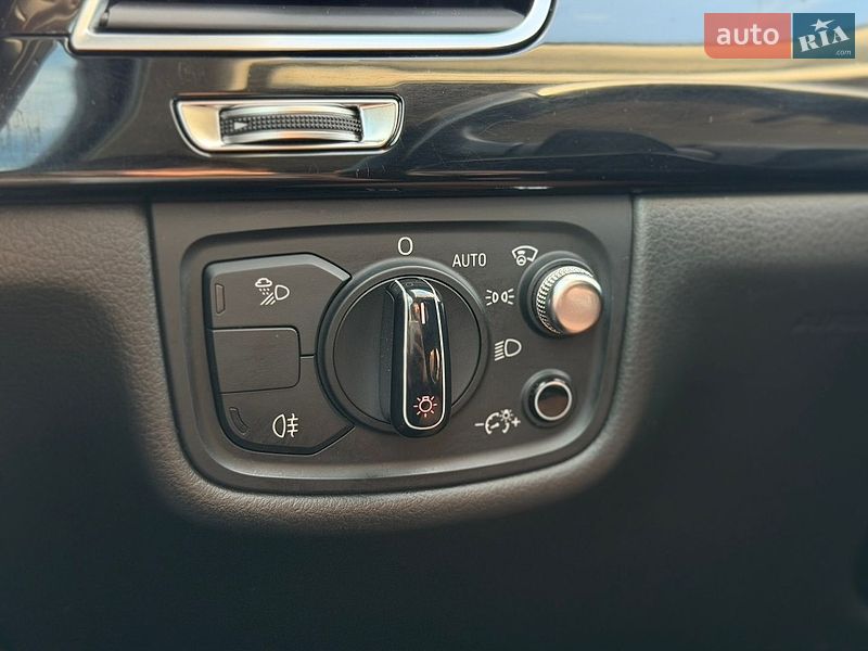 Седан Audi A8 2015 в Львове