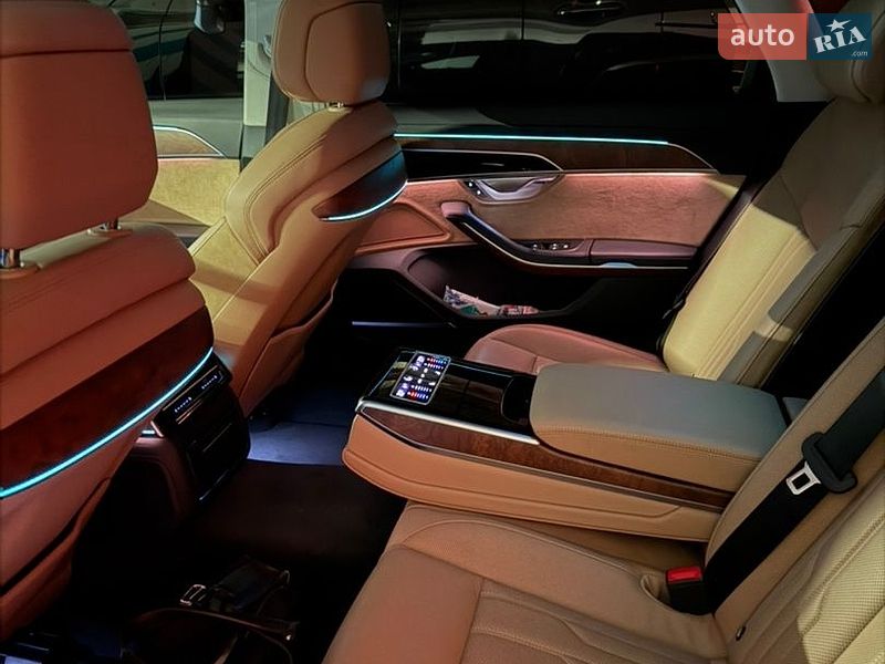 Седан Audi A8 2018 в Києві
