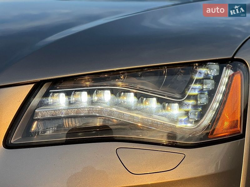 Седан Audi A8 2013 в Києві