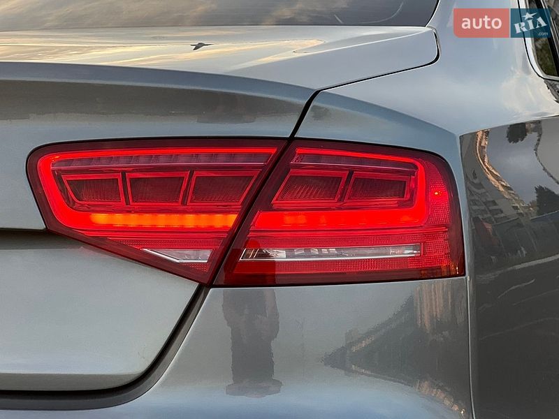 Седан Audi A8 2013 в Києві
