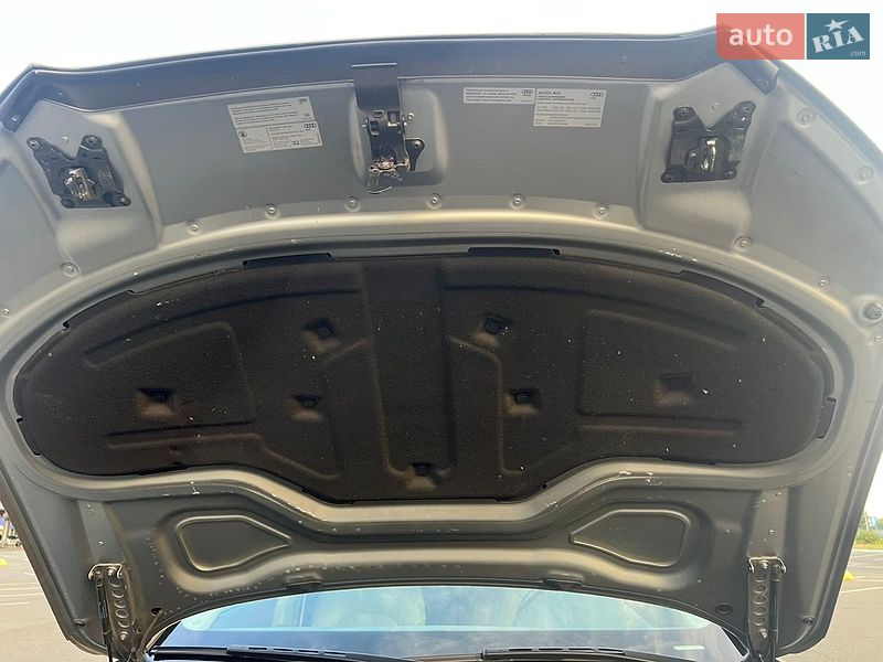 Седан Audi A8 2013 в Києві