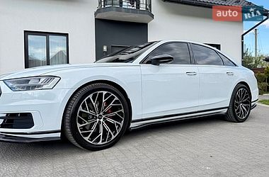 Седан Audi A8 2018 в Львові