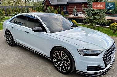 Седан Audi A8 2018 в Львові