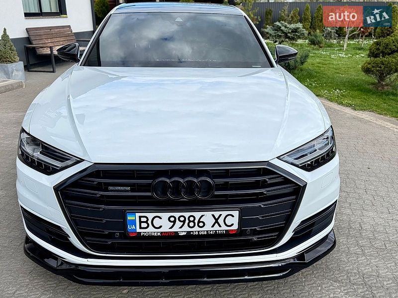 Седан Audi A8 2018 в Львові