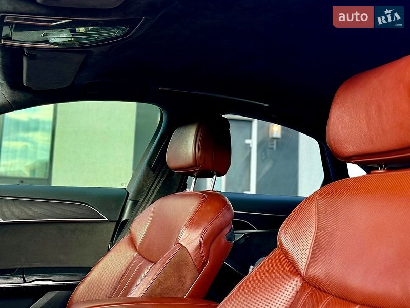 Седан Audi A8 2018 в Львові