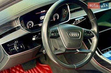 Седан Audi A8 2018 в Львові