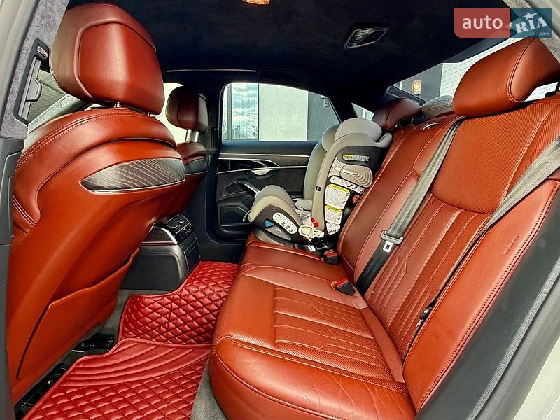 Седан Audi A8 2018 в Львові