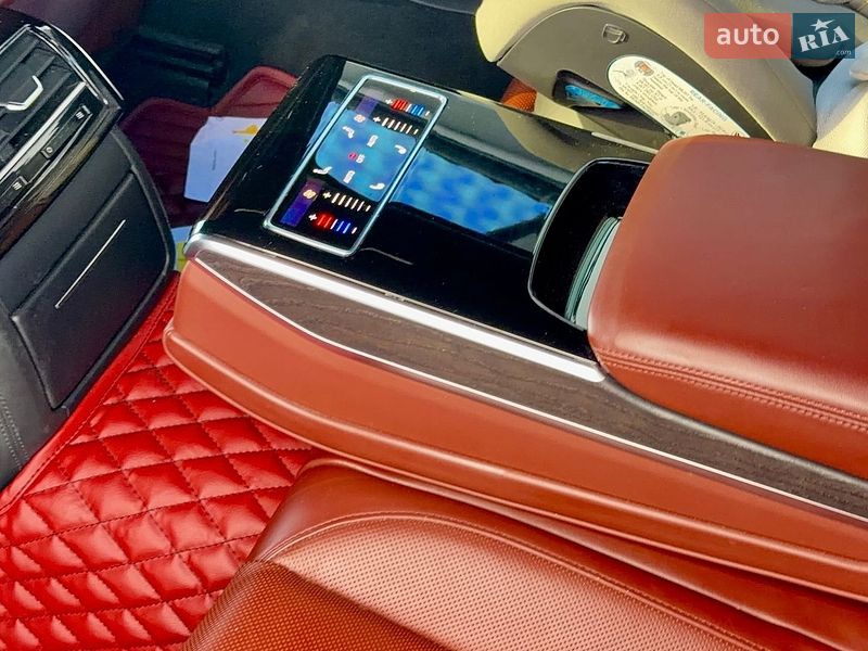 Седан Audi A8 2018 в Львові
