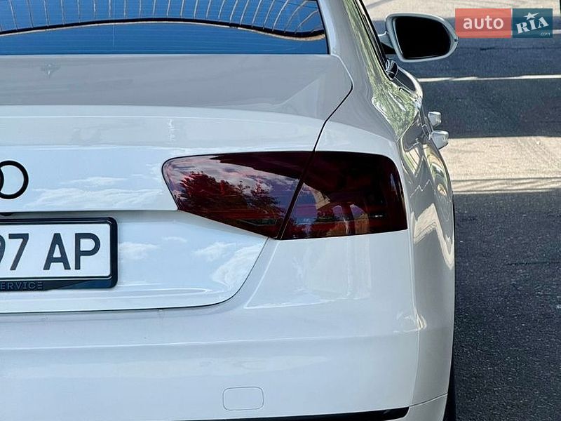 Седан Audi A8 2012 в Одессе