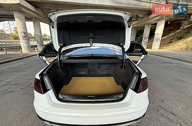 Седан Audi A8 2012 в Одессе