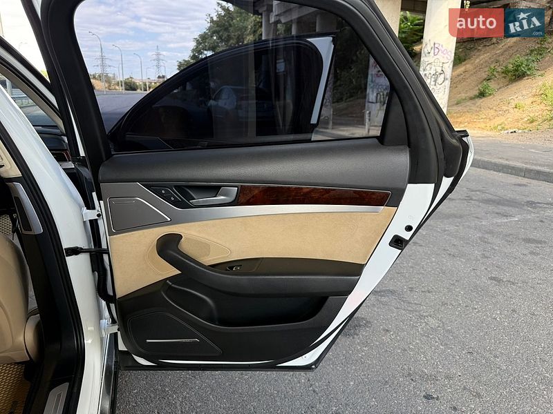 Седан Audi A8 2012 в Одессе
