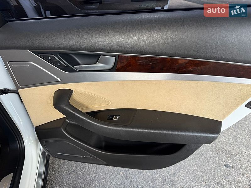 Седан Audi A8 2012 в Одессе