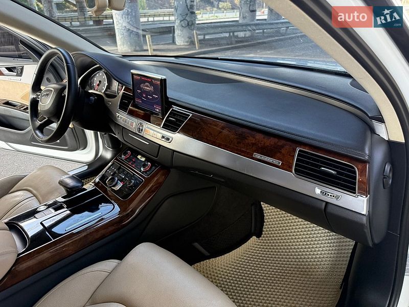 Седан Audi A8 2012 в Одессе
