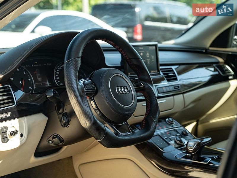 Седан Audi A8 2011 в Чернівцях