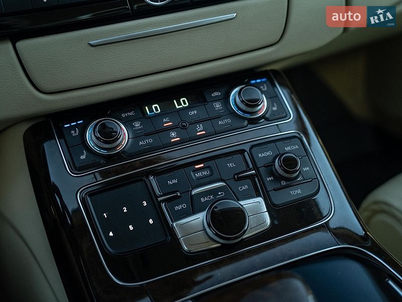 Седан Audi A8 2011 в Чернівцях