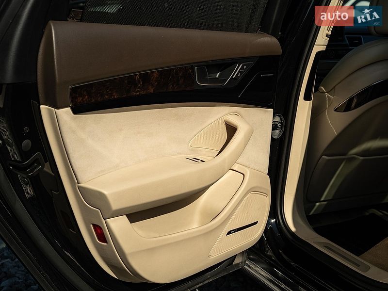 Седан Audi A8 2011 в Чернівцях
