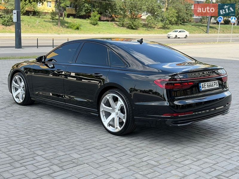 Седан Audi A8 2025 в Дніпрі