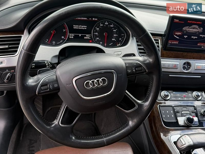Седан Audi A8 2013 в Києві