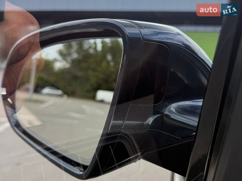 Седан Audi A8 2013 в Києві