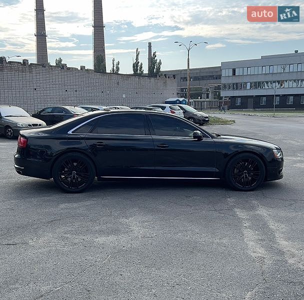 Седан Audi A8 2014 в Днепре