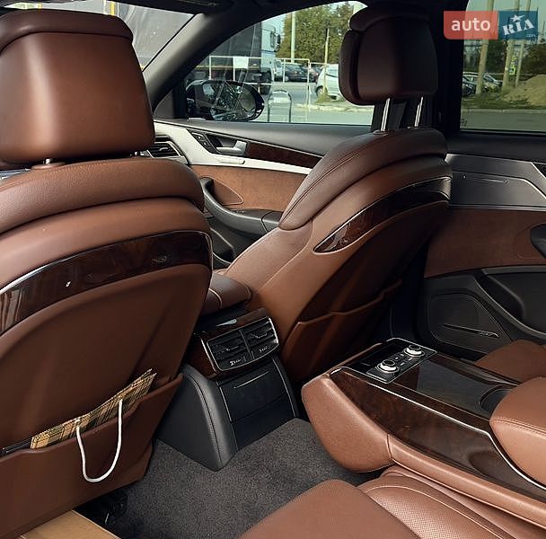 Седан Audi A8 2014 в Днепре
