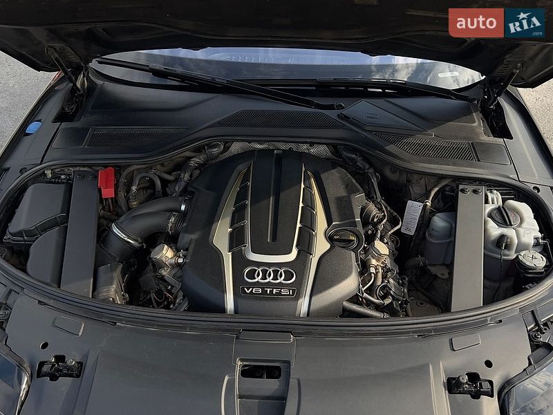 Седан Audi A8 2014 в Днепре