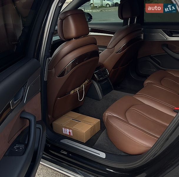 Седан Audi A8 2014 в Днепре