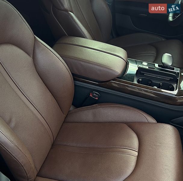 Седан Audi A8 2014 в Днепре