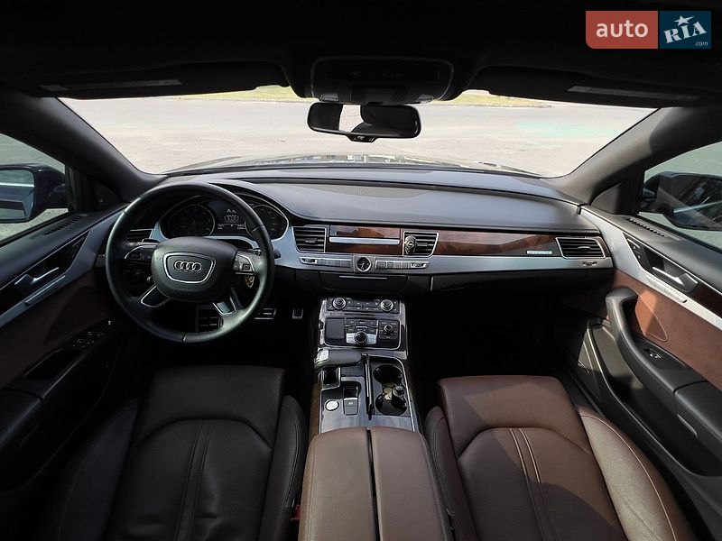 Седан Audi A8 2014 в Днепре