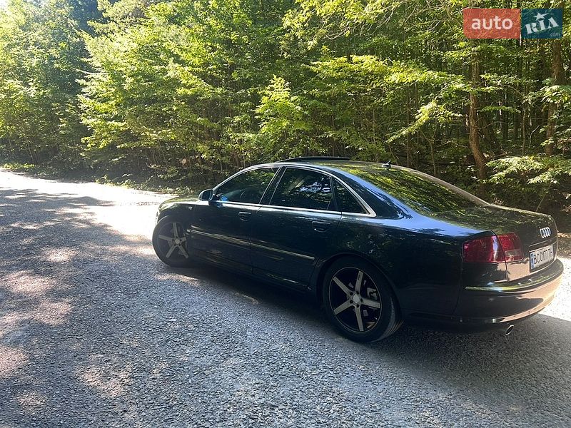 Седан Audi A8 2003 в Золочеве