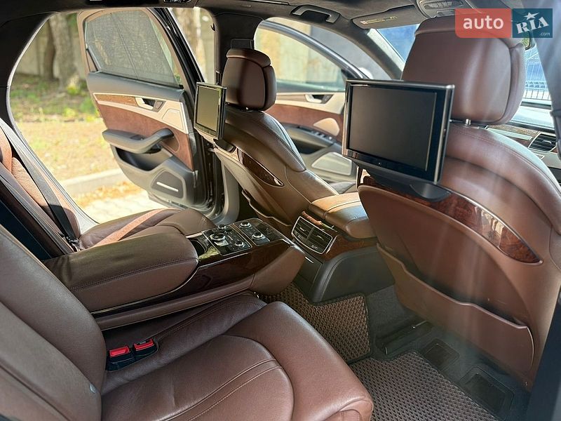 Седан Audi A8 2012 в Чернівцях