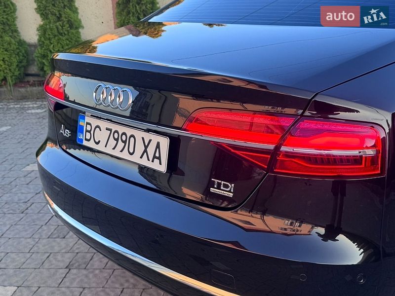 Седан Audi A8 2014 в Трускавці