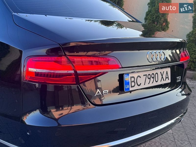 Седан Audi A8 2014 в Трускавці
